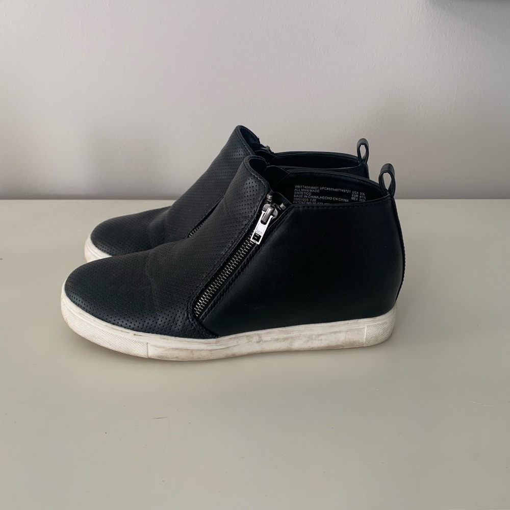 Black wedge sneakers